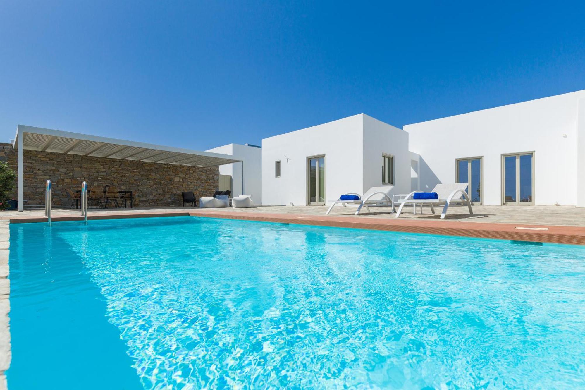 Summera Paros *